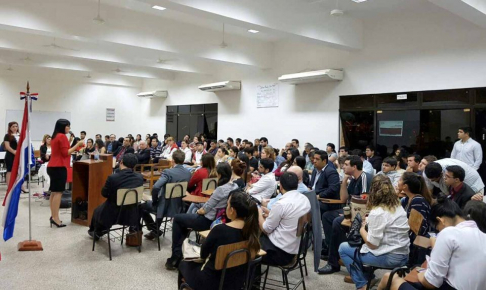 La actividad se realizó en la sede de la Universidad Nacional de Asunción.