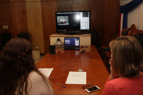 La doctora Mónica Paredes y la licenciada Julia Centurión participaron de la videoconferencia en representación de la Corte Suprema de Justicia de Paraguay.