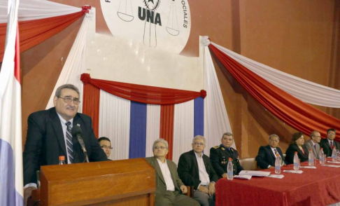 El ministro de la Corte Antonio Fretes dio apertura a la conferencia sobre medioambiente en la Facultad de Derecho de la UNA.
