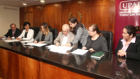 Como ministro responsable del Sistema Nacional de Facilitadores Judiciales, el doctor Miguel Oscar Bajac, participó en la firma de convenio.