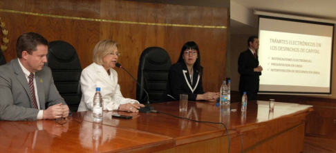 La presidenta de la CSJ, Alicia Pucheta de Correa, junto a los magistrados Alberto Martínez Simón y Vivian López.
