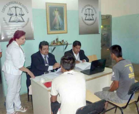 Momento de las entrevistas a los internos del correccional de menores El Sembrador.
