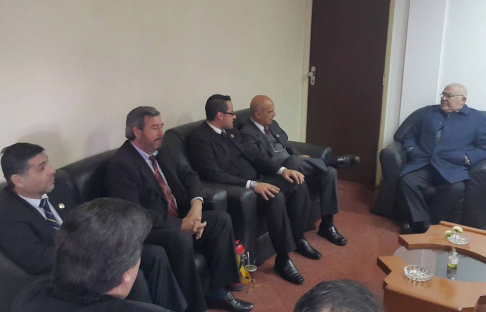Reunión entre el ministro Sindulfo Blanco y miembros de la Orden de Abogados del Paraguay de la Circunscripción Judicial de Alto Paraná.