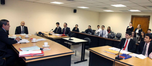 Estudiantes de Derecho UNA realizaron un simulacro de juicio oral