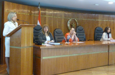 La bienvenida al seminario estuvo a cargo de la ministra Alicia Pucheta.
