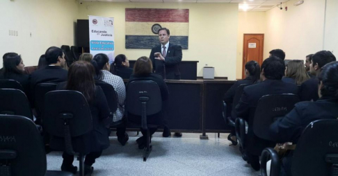 Durante la visita los futuros abogados fueron recibidos por el magistrado Alberto Martínez Simón.