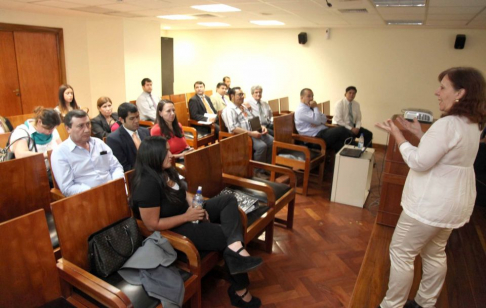 La actividad tuvo lugar en la Sala de Conferencias del octavo piso de la Torre Norte del Palacio de Justicia de Asunción.