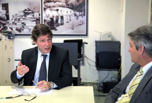 Momento de la entrevista entre el fiscal general en lo Criminal de Argentina, Pablo Ouviña, y el director del Museo de la Justicia, José Agustín Fernández.