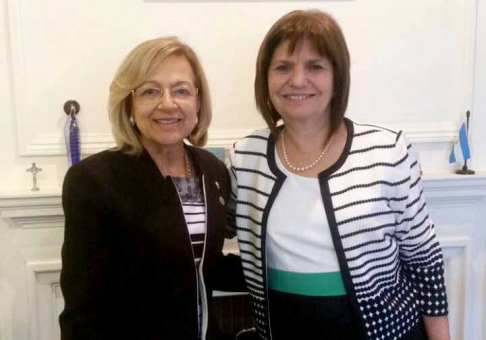 Titular de la máxima instancia judicial, doctora Alicia Pucheta junto a la Ministra de Seguridad de la Nación Argentina, la doctora Patricia Bullrich.