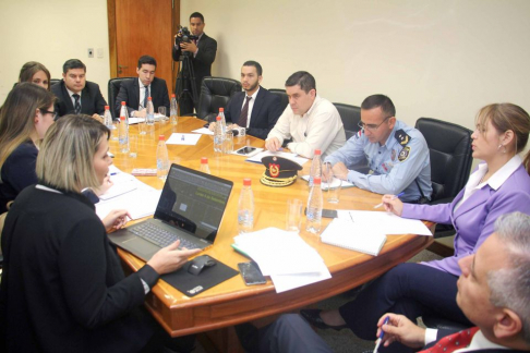 El encuentro tuvo lugar en la sala de reuniones ubicada en el octavo piso del Palacio de Justicia de Asunción.