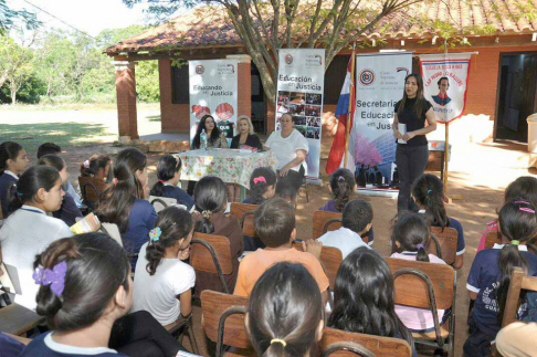  La licenciada Amada Herrera explicó los alcances del programa educativo