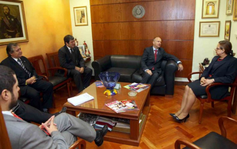 A través del Programa Nacional Integrado, las Naciones Unidas pretende colaborar con instituciones nacionales en la lucha contra la corrupción y el narcotráfico.