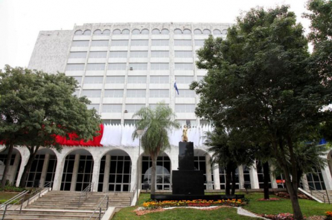 Resoluciones del Tribunal Examinador
