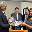 Finalmente, autoridades judiciales procedieron a la entrega oficial del diccionario jurídico.