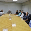 La defensora general, doctora María Lorena Segovia Azucas, y su comitiva en la Sala de Reuniones del Palacio de Justicia de Encarnación. 