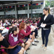 Los estudiantes recibieron materiales didácticos del programa.