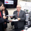 Entrega oficial de los documentos firmados.