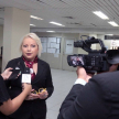 La directora Luraschi informó que el control a los funcionarios es en cuanto a la atención primordialmente al público.
