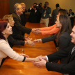 Los nuevos defensores públicos dan el saludo protocolar a los ministros de la Corte Suprema de Justicia.