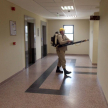 Fumigación en escaleras, sanitarios y ascensores.