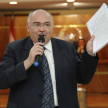 El expositor destacó la importancia de la tarjeta de crédito para satisfacer las necesidades de las personas.