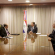 Participaron del acto el vicepresidente primero, doctor Luis María Benítez Riera; el doctor Gonzalo Sosa Nicoli, coordinador de la Oficina Técnica de Apoyo al Fuero Contencioso Administrativo; y el jurista Luis Chase Plate.