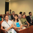 Los vecinos escuchando atentamente el informe sobre el plan.