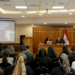 La doctora Carolina Llanes empezó su disertación destacando la importancia del diplomado para los operadores del sistema procesal penal. 