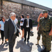 El ministro de la Corte Suprema de Justicia doctor Miguel Óscar Bajac es recibido junto con su comitiva por el director del penal, César Garay.
