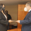 El ministro Jiménez se encargó de entregar certificados a los ingenieros informáticos y colaboradores para el desarrollo de la aplicación.