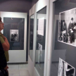 Tras la presentación del material, los presentes observaron la exposición de las diferentes fotografias que ilustran el libro.