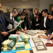 Mucho interés en la historia cuando visitaron el Centro de Documentación y Archivo para la Defensa de los Derechos Humanos.