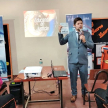 El coordinador del Departamento de Educación en Justicia, Aldo Ávalos, instruyendo a los alumnos de la institución.
