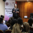 La encargada de la Secretaría, licenciada Amada Herrera dio la bienvenida a los estudiantes.
