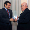 El Dr. Sindulfo Blanco recibió un reconocimiento de parte de los organizadores del evento.
