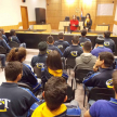 La abogada Josefina Cuellar y la actuaria Lorena Mendoza se dirigen a los estudiantes.