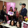 La titular de la Dirección General de Recursos Humanos, Rosa Szarán recibiendo uno de los reconocimientos por parte de Amacma