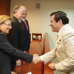 Finalizado el acto los designados saludaron a los ministros. 