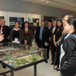 El licenciado Santiago Benítez Riera, en el Museo de la Justicia, explicando la evolución de la justicia paraguaya a través de la historia.