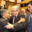 El presidente de la Corte Suprema de Justicia, doctor José Raúl Torres Kirmser, saluda al nuevo ministro doctor Manuel Ramírez.