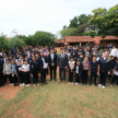 Alumnos de Horqueta con el magistrado y los representantes del departamento de Educación en Justicia.