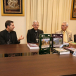 El profesor Silva resaltó la importancia de esta entrega, ya que constituye una base sólida y enriquecedora para el ámbito religioso.