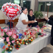 Entre las artesanías y productos expuestos se encuentran termos, cuadros, bijouteries, artesanías en madera, mantelerías, veladores, alimentos  y otros.