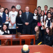 El doctor Luis María Benítez Riera recibió a los alumnos en su despacho.
