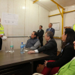 El arquitecto Víctor Cáceres hablando sobre los avances del conjunto edilicio.
