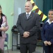 El ministro Benítez Riera junto a la jueza Violeta Melgarejo y la coordinadora de los alumnos brindando unas palabras de agradecimiento.