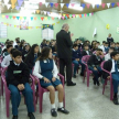 Alumnos del Monseñor Lasagna escuchando las experiencias del Ministro encargado de la campaña 