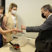 Cabe resaltar que previo al inicio de la reunión, los dispositivos móviles de los miembros del cuerpo colegiado fueron depositados en una caja que permanecerá cerrada y alejada a fin de evitar cualquier tipo de suspicacias.