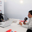 Programa radial local desde el Centro Internacional de Prensa.