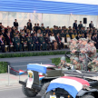 Los reservistas saludan a las autoridades que ocuparon el palco de honor.